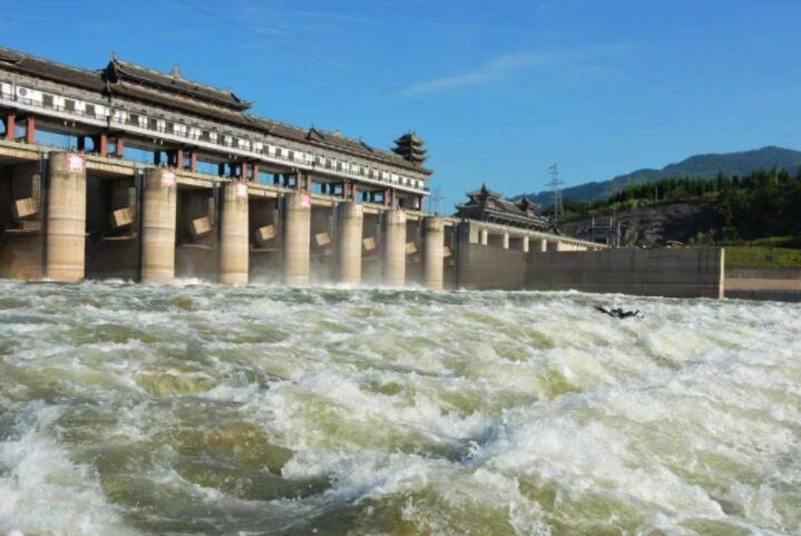 水位调节坝工程示例